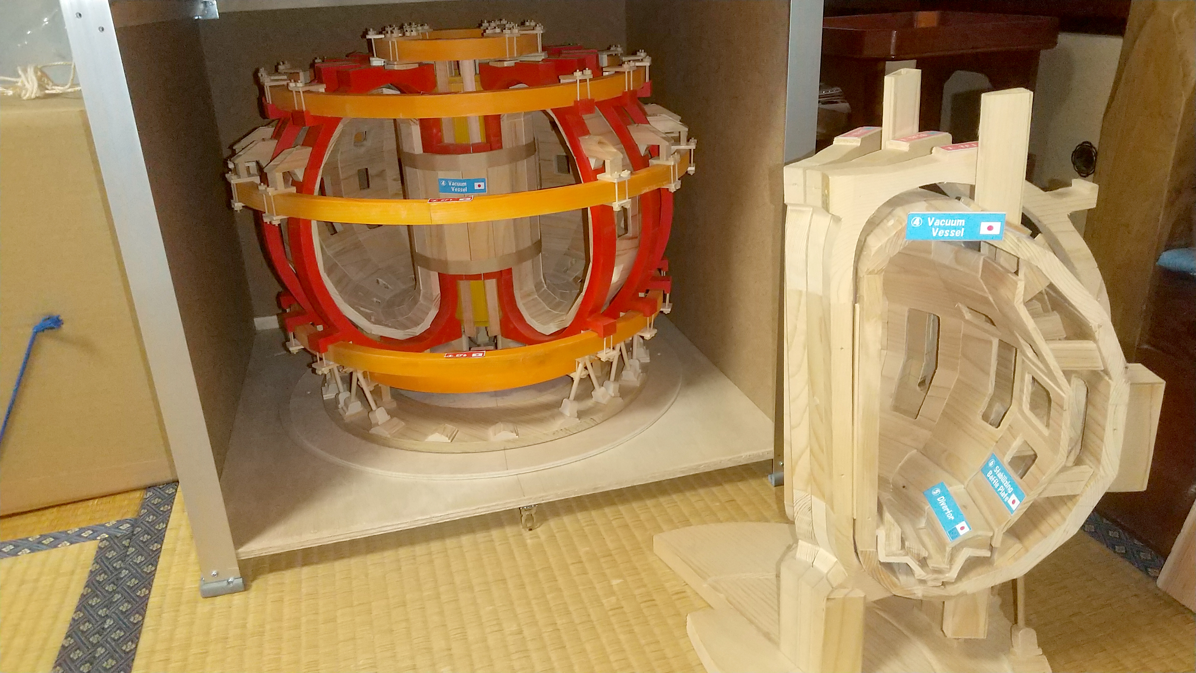 JT-60SA模型（1/25スケール）3号機（本体＋80度セクター※写真は塗装前のもの）